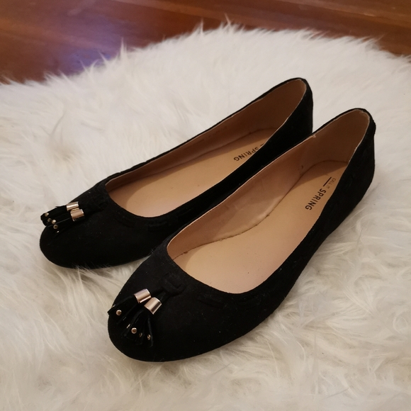 4/$20 NWOT call it spring black gold tassle flats